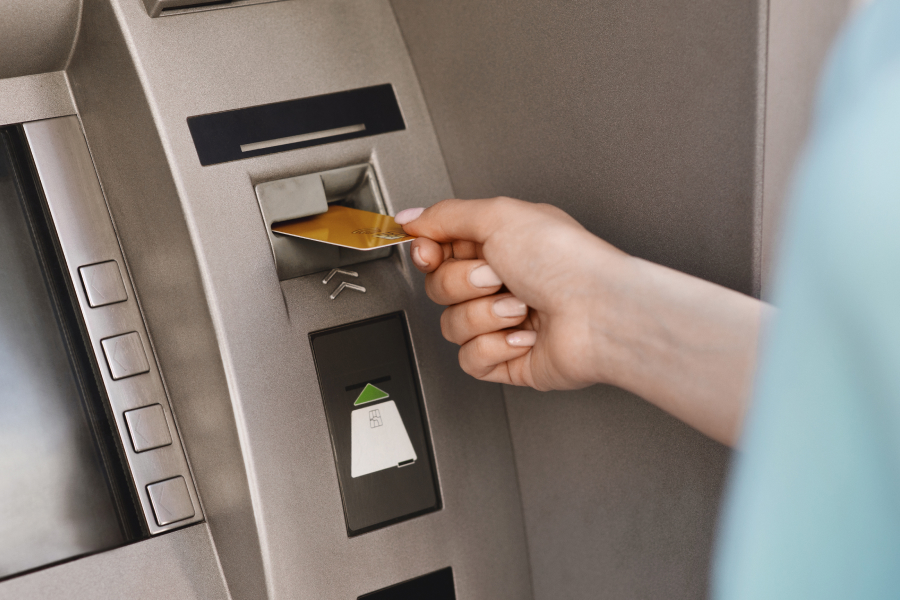 "Các sản phẩm ngân hàng dành cho nhóm khách hàng cá nhân"